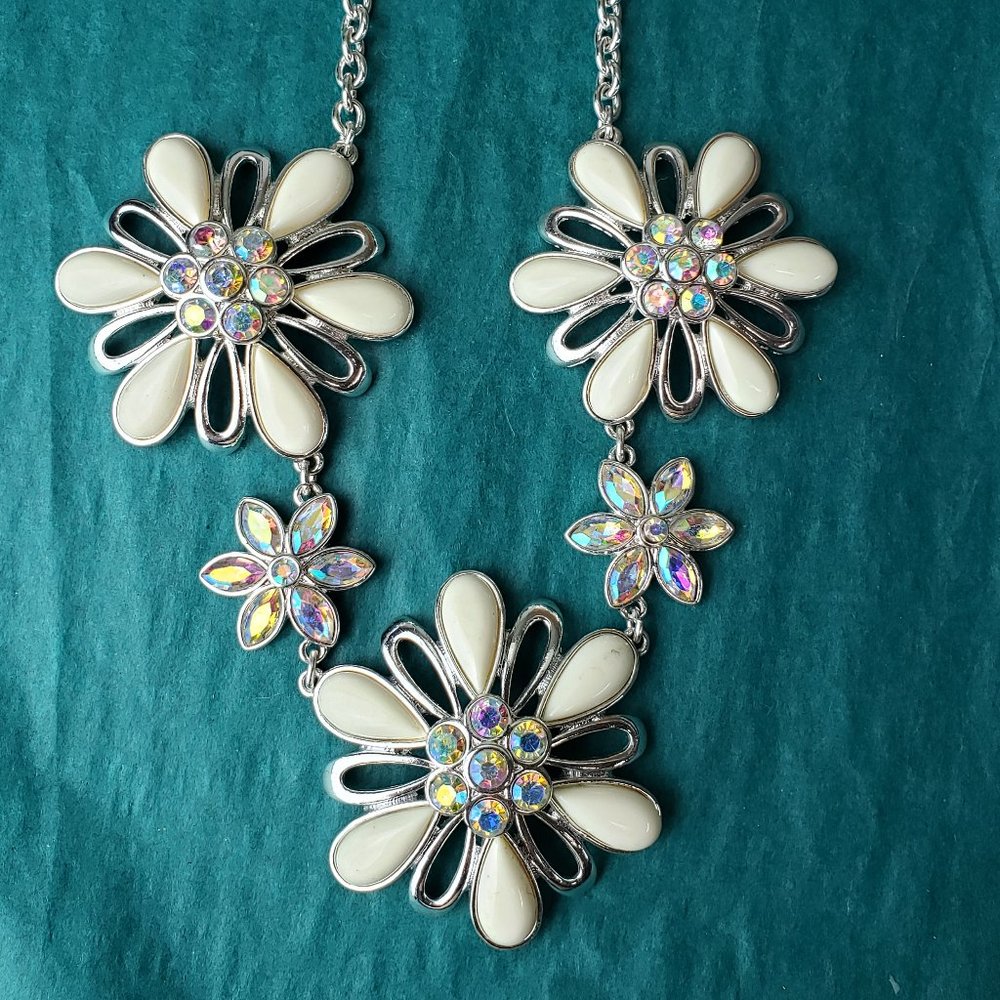 Vintage Liz Claiborne Silver and Cream Floral Necklace